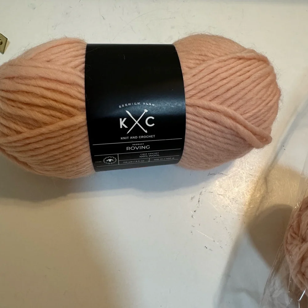 Roving Yarn in 100% wool.  Soft/ warm breathable - Picture 3 of 8